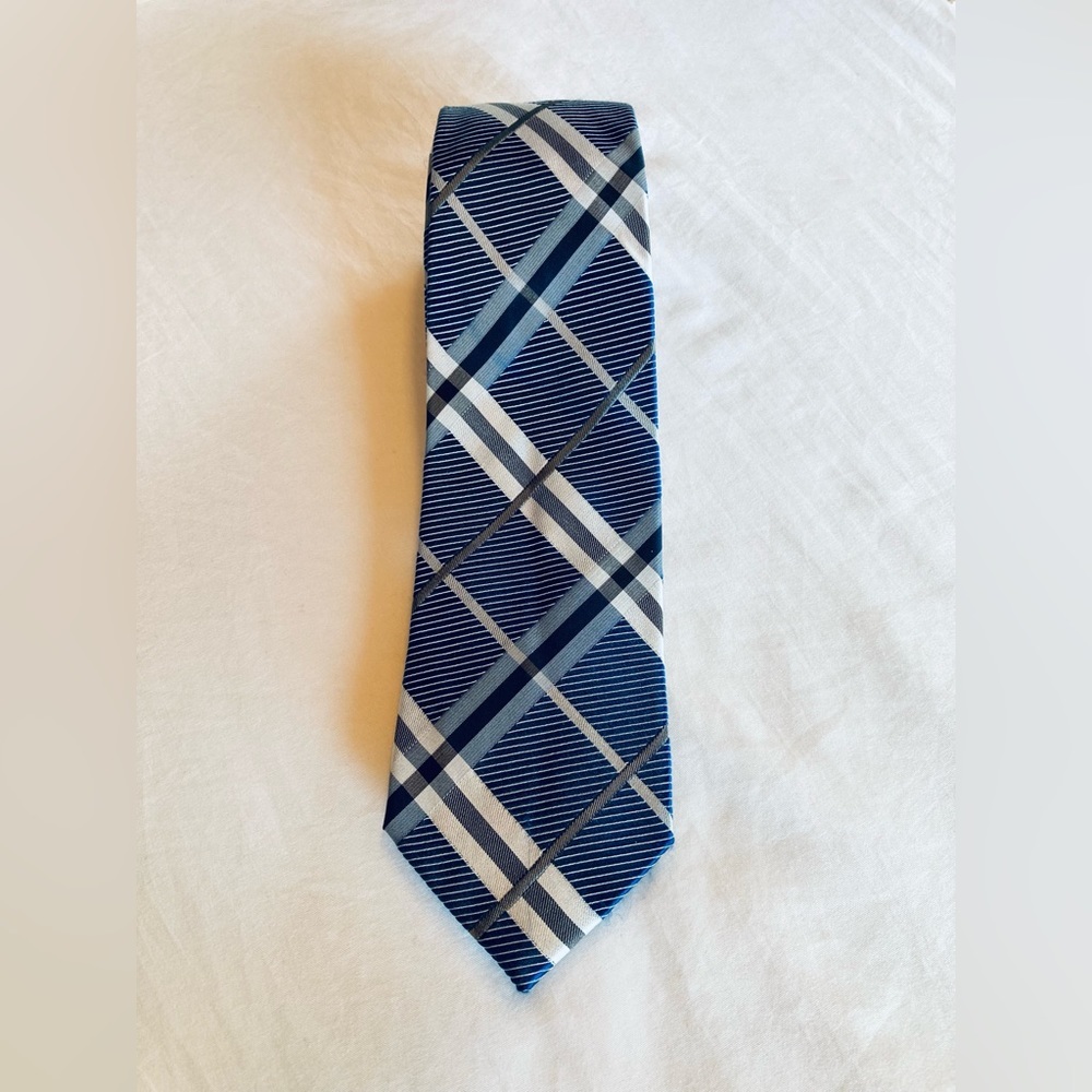 Neiman Markus suit tie 100% silk Blue plaid stripes